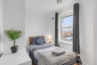 Spacious 5-Bedroom Home in Norwich - 8