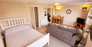 Cosy annexe sleeps 4 - Holyhead - 3