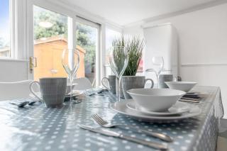 Spacious 5-Bedroom Home in Norwich - 5