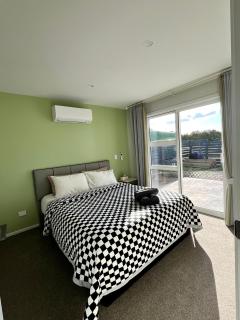 Brand new Lakeside cozy home - - 3