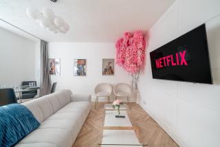Stylish 3 Bed Home with Gardens Fast Transport Links - Londra - 9