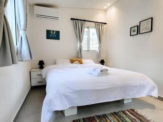 Railway House 1BR Apt w front yard 24 hours power - 4