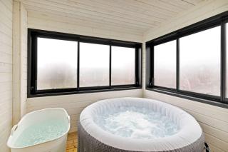 DINBNB Apartments l 5 Bedrooms I Jacuzzi & El-Parking l 24l7 check in - Kristiansand - 8