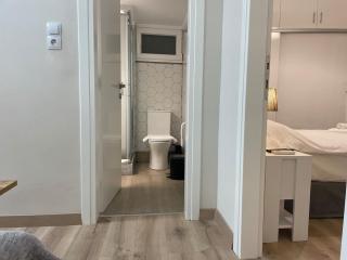 Stylish Central 2 bdr Apartment - 8