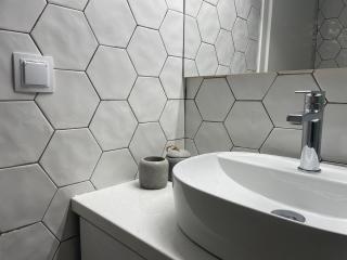 Stylish Central 2 bdr Apartment - 4