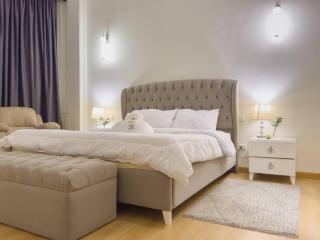 2BR Downtown Alia Khan, Fully equipped Gem - 5