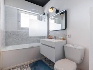 Studio rénové avec canapé convertible, balcon au soleil - FR-1-821-18 - 3