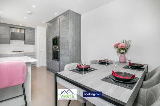 Three Bedroom House By Vesta Serviced Accommodation & Short Lets Borehamwood With Free WiFi & Free Parking - Borehamwood - 7