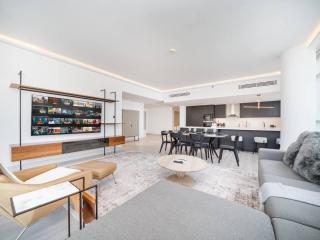 Waterfront Dubai Marina 3-Bedroom Sanctuary - 5