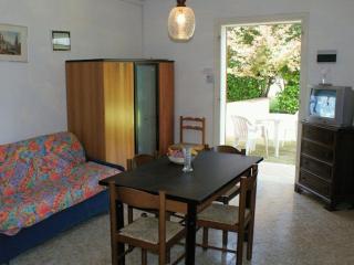 Cozy flat with private fenced garden a few steps from Lignano Sabbiadoro beach - Lignano Sabbiadoro - 7
