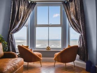 Sea Front Hideaway - Scarborough - 9