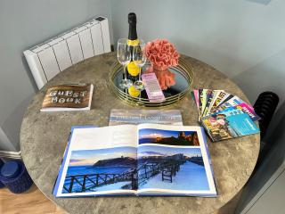 Sea Front Hideaway - Scarborough - 5