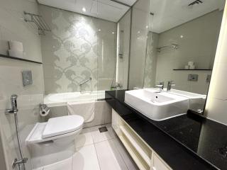 SUNRISE HOMES - Modern Studio beside Dubai Canal - 1