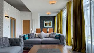 Riverside Retreat - 8