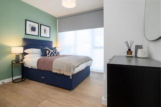 Luxury 2 Bedroom with Gym, Workspace, Balcony, Free Parking and 3 mins walk to train station - Walton-on-Thames - 3