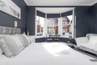 NEW! Central Studio, Free Parking, WiFi, 5 Min to Train Station - 0