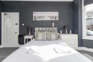 NEW! Central Studio, Free Parking, WiFi, 5 Min to Train Station - 3