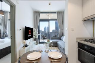 Canalfront Gem 1BR in Zada Tower by Livbnb - Dubai - 8