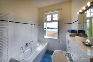 Ferienwohnung-5-am-Wasser-Gut-Grubnow-Ruegen-WLAN-und-Sauna - Grubnow - 3