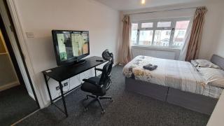 Fenia Estate - Barking - 9