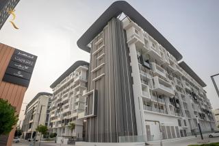 Masdar 1BR Apt Peaceful Retreat and Near Airport - Abu Dhabi - 1