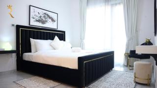 Tranquil Luxury 1BR Oasis - Heart of Masdar - 1