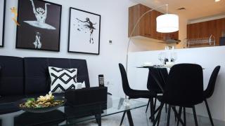 Heart of Masdar Your Luxury 1BR Oasis - Abu Dhabi - 2