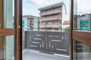 La Dama D Piazza Bengasi - 8