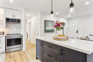 Stylish 3br Home, Close To Restaurantsshops - Mississauga - 3