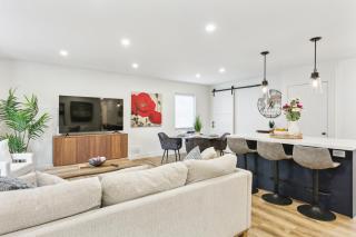 Stylish 3br Home, Close To Restaurantsshops - 7