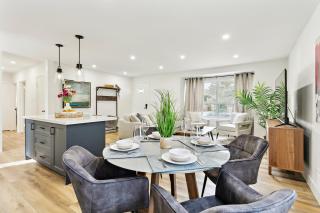 Stylish 3br Home, Close To Restaurantsshops - 0