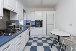 Lovely home in Ilford with parking - 1