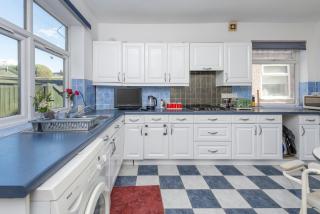 Lovely home in Ilford with parking - Redbridge - 1