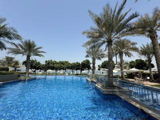 Bright 2 Bedroom Apartment, Beach & Pool Access - 6