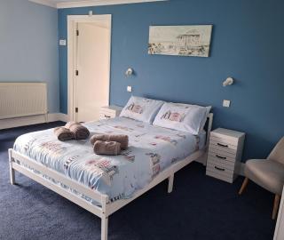 Room in Guest room - Comfortable and Spacious with Scenic Views - Guest Room 5 - 8