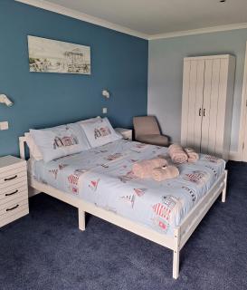 Ensuite Double Room with Countryside Views - 4