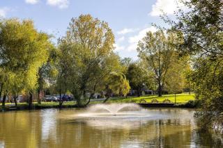 Comfortable and Spacious Double En-suite Room - 8