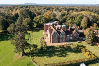 Room in Guest room - Comfortable and Spacious with Beautiful Views - Guest Room 4 - Cranleigh - 8