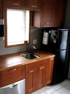WildWoof Beach Bungalow - 3 Blocks to Beach - North Wildwood - 9