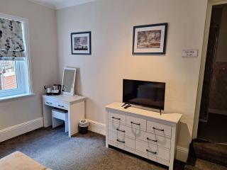 Comfortable Spacious Double Ensuite Room - 1