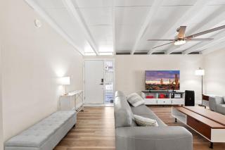 Luxury Mid-Century Modern 3-Bedroom Home - 7