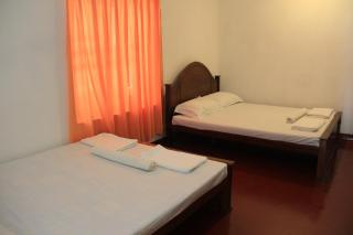 Kandy Little White House - 8