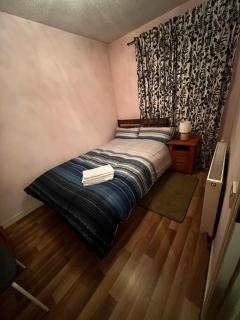 Spacious 4 Bedroom Bungalow with 2 Bathrooms with Garden and Parking in Dublin - 1
