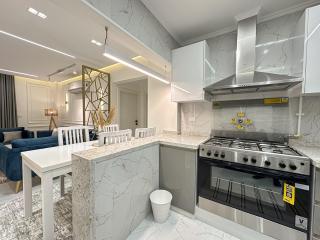 Stylish 2BR Apt Prime Location Near Waterway - 6