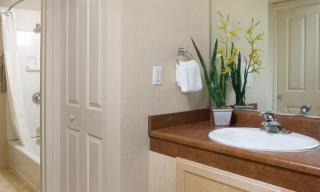 Enjoy all Reno has to offer in this 2BD resort condo with outdoor pool or hot tub - Reno - 1