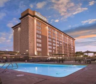 Enjoy all Reno has to offer in this 2BD resort condo with outdoor pool or hot tub - Reno - 0