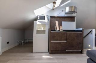 AH- Descubre Madrid desde un ático con estilo acogedor - 6