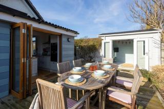 Charming Seaside Cottage - 5-Min Walk to Beach - East Wittering - 6