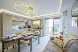 Luxe Azure Escape I Collection - Juan-les-Pins - 9