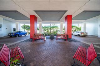 Hallandale Beach Apmt 1B1B w Beach & Pool Service - Hallandale Beach - 4
